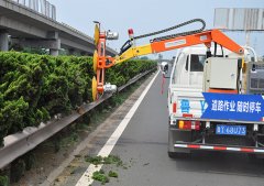 車載式綠籬修剪機(jī)要仔細(xì)查看機(jī)體各部